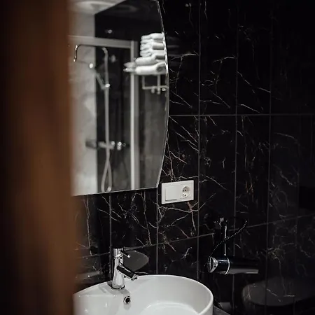 Old Plaza Hotel 3*
